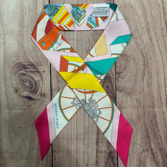 Hermès Twilly Silk Scarf Pink Multicolor Horse Carriage - Picture 1 of 4
